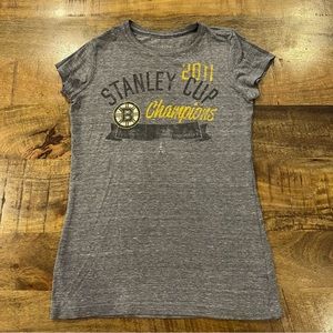 Women’s Stanley cup tee. Size XS. Preowned great condition. Vintage look.